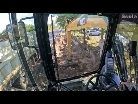 Видео: Копаю основание под тротуар на CAT M317D2