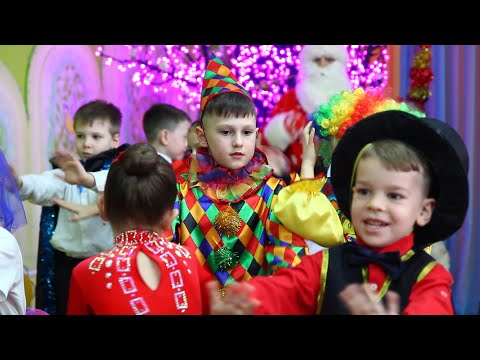 Видео: Новогодний утренник в детском саду