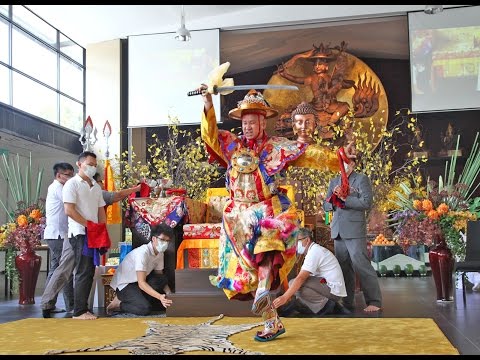 Видео: Кэчэрагийн Аглаг Бүтээлийн хийдэд Дорж Шүгдэн сахиусны чойжин буух ёслол