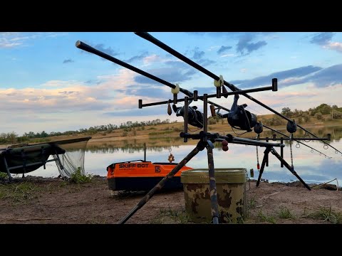 Видео: РЫБАЛКА С ПОМОЩНИКОМ! Карпфишинг 2025 летом. Ловля карпа и амура на водоеме Орлеан | часть 1