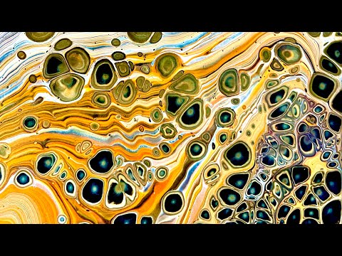 Видео: Акриловая заливка расплавленным золотом | Насыщенный черный и металлический флюид-арт 🔥@KimsArtAl...