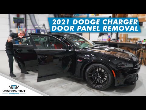 Видео: Как снять и установить дверные панели на Dodge Charger 2021 года