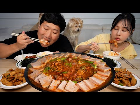 Видео: Budae-jjigae без супа, приготовленного GFRIEND - шоу еды Mukbang