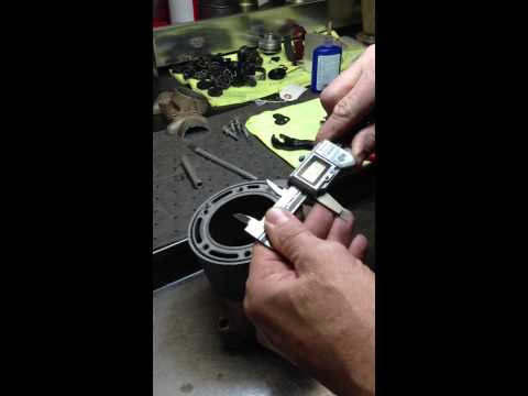 Видео: Как установить размер Z на цилиндрах KTM/Husaberg 250/300