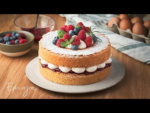 Видео: Victoria Sponge Cake Recipe : Субтитр