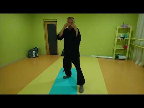 Видео: Прямой удар рукой, работа ног