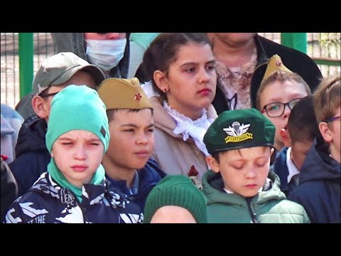 Видео: Торжественная школьная линейка, посвященная Дню Победы.