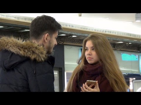 Видео: Не знаешь о чем говорить с девушкой? Подойди и скажи ей об этом!