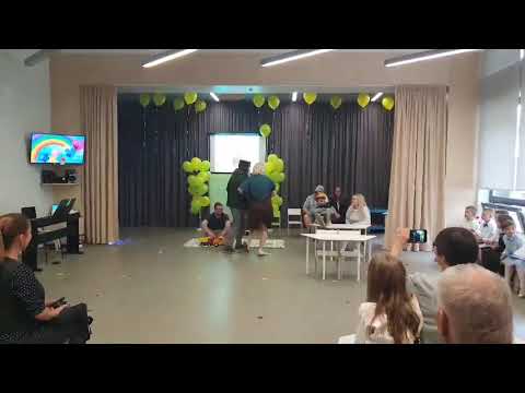 Видео: Сценка от родителей на выпускном в детском саду.