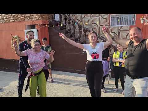 Видео: 25 април 2025 г. Мария и Страхил как играят кючек