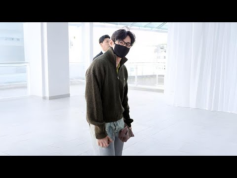 Видео: Тэхён прибыл в Лос-Анджелес и был встречен тысячами поклонников — раскрыт плотный график Тэхёна!