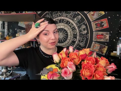 Видео: Что он думает о вас каждый день. Таро Юлия Петрова Прямые Эфиры