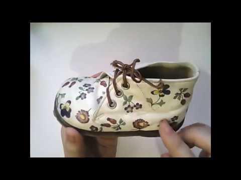 Видео: ДЕКУПАЖ ДЛЯ НОВИЧКОВ . БОТИНКИ.  Декупаж на коже. Обувь.
