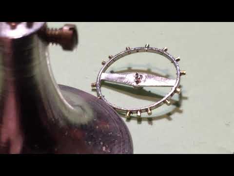 Видео: подрезка винтов баланса