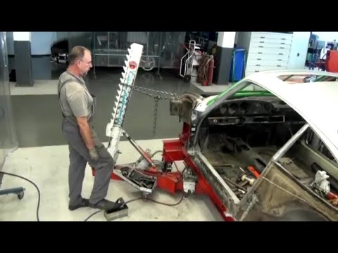 Видео: Полная реставрация PORSCHE 911 T 1973 года компанией Porsche Classic с помощью стапеля Celette