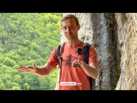 Видео: Тайната на "Мечите дупки" край Липница