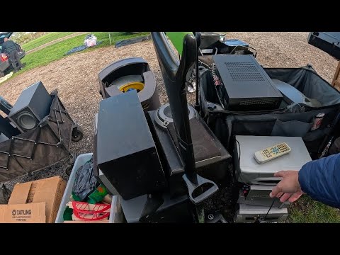 Видео: Охота за выгодными предложениями на огромной распродаже в багажниках автомобилей, рынок Леа / Торкси