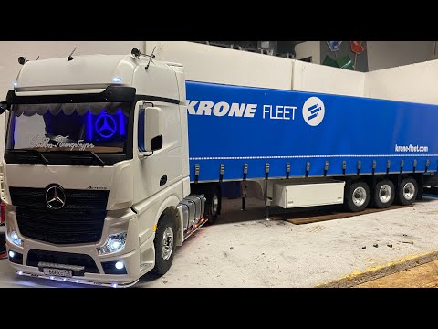 Видео: Мерседес актрос 1:14 новый тент как у Калян86 mercedes actros Tamiya rc truck neue Plane