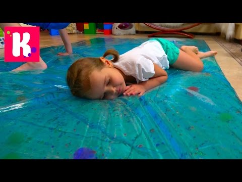 Видео: Катя и папа сами сделали Водяной матрац