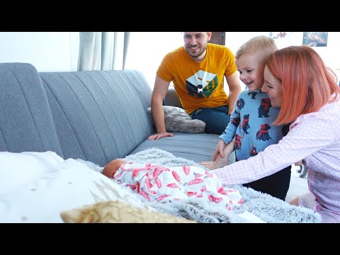 Видео: VLOG: ЗНАКОМСТВО С АНЮТОЙ! УРА, МЫ ДОМА! 21.02.22