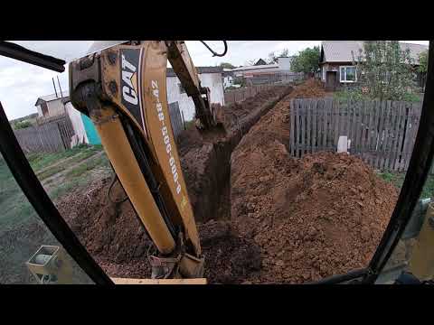 Видео: Копаем траншею под водопровод.