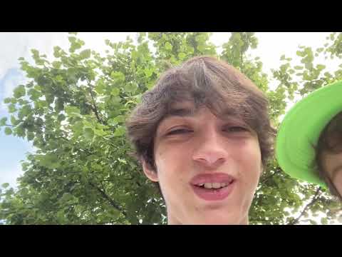 Видео: ГРИША И ЕЛЯ ПЛАГ КРИНЖУЮТ В ПАРКЕ, ЕЛЯ СПАЛИЛ НОВЫЙ ТРЕК! рубрика поцелуй или пощечина