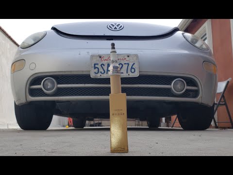 Видео: VW Beetle 2.0L — Замена свечей зажигания