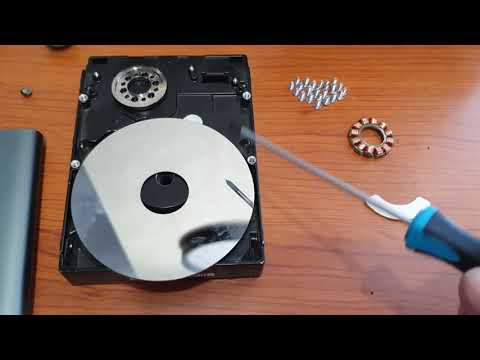 Видео: разбор жесткого диска винта HDD WD Western Digital  и Seagate Barracuda ✔ Что внутри