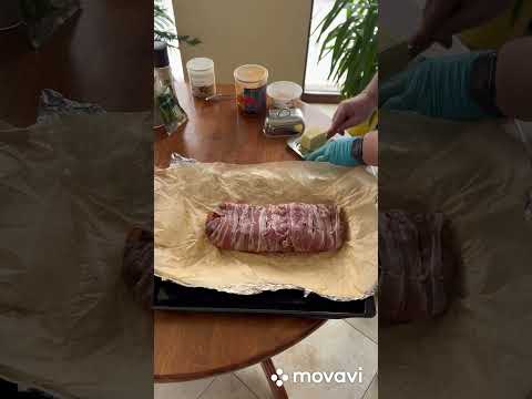 Видео: Свиная вырезка в копченном беконе.