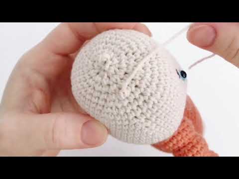 Видео: Как красиво спрятать нить | Закрепляем нить | Вязание игрушек крючком | Уроки вязания