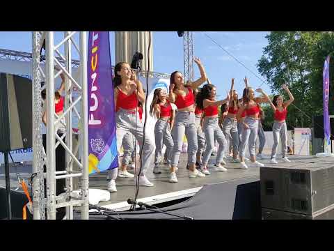 Видео: Най-сладкият ден с модерен балет "VITTO DANCE" и балет "Flashdance"