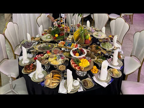 Видео: Ок сарой тўйхонасида йил тўйи бўлди 100 одам хизматда