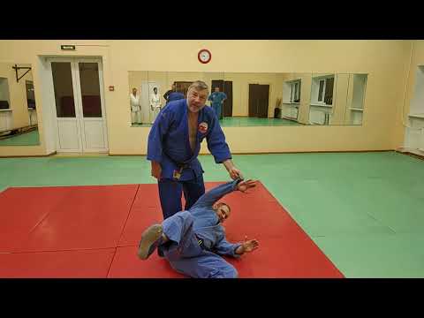 Видео: Разница между броском "О-госи" - Бросок через бедро и "Коси Нагэ" - переворот через поясницу