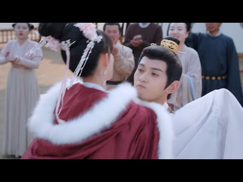 Видео: Золушка свергла принца прилюдно, и он стал подкаблучником