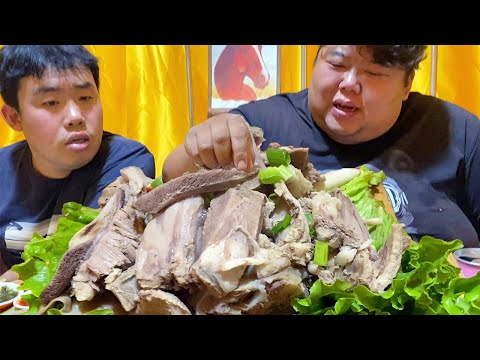 Видео: Жареная баранина, жареные отбивные из баранины, просто возьмите это и ешьте!