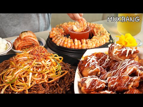 Видео: MUKBANG :) лапша из черной фасоли, салат из зеленого лука, креветки с чесноком, острая курица.