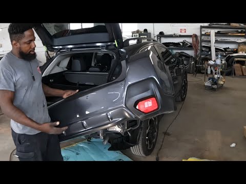 Видео: Subaru Cross Track 2023 года как снять задний бампер