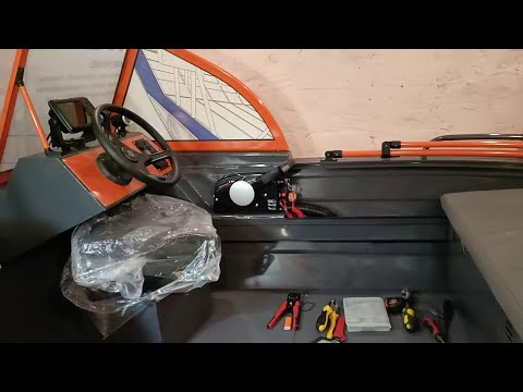 Видео: Установка мотора и оборудование ALUTON 390 Fish