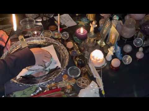 Видео: Чистка от порчи с обраткой и защитой 🧔🏻😇👩🏻‍🦰😇🧿🔪🕯👋🏻