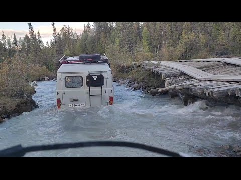 Видео: Заброска в альплагерь Актру. Брод через р. Актру.