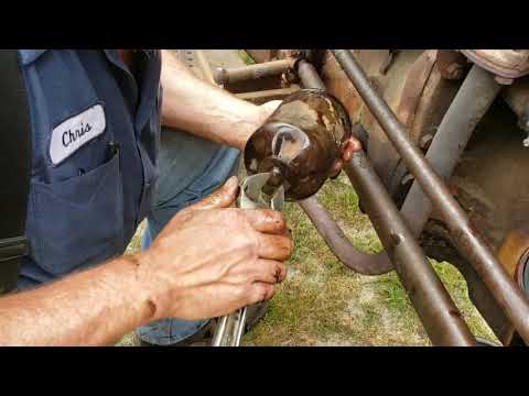 Видео: Как обслуживать трактор Ferguson 35