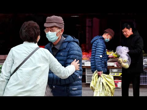 Видео: Видим ли, старик-мусорщик не может позволить себе фрукты, что же мы будем делать?