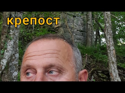 Видео: Красива крепост с стени и остри кули