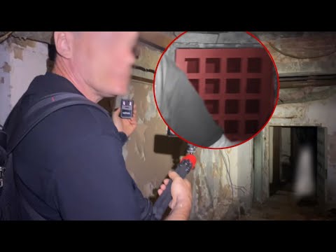 Видео: НОЧЬ В УТРОБЕ ТЬМЫ: ДОКАЗАЛ ДРУГОМУ БЛОГЕРУ ЧТО В ЗАБРОШКЕ ЕСТЬ ПАРАНОРМАЛЬНОЕ.