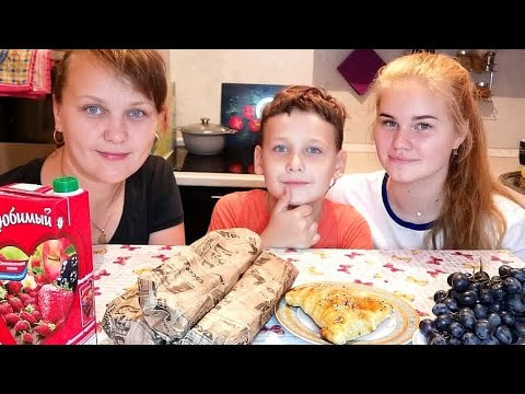 Видео: Мукбанг Шаурма и 1 самса 🤭/Верит Ваня в деда мороза🎅 или нет??!