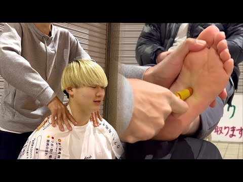 Видео: ASMR Массаж для мужчин, уставших от стояния на работе! Массаж плеч и массаж стоп палочками