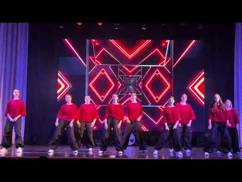 Видео: «ПОКА МЫ МОЛОДЫ, ПОКА МЫ ЛЮБИМЫ» - средняя группа ансамбля «Благовест»