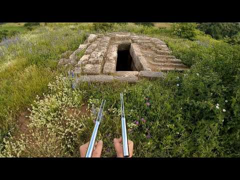 Видео: Что же спрятано под этими камнями? Когда я открыл его, я замер!