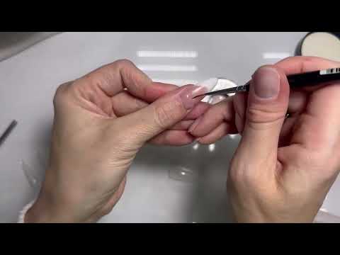 Видео: Выкладной френч с использованием силиконовых трафаретов.