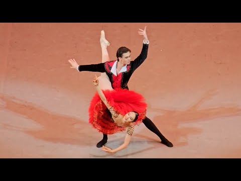 Видео: Дон Кихот - Выпускники академии в Большом - Камила Султангареева и Максим Нахимович